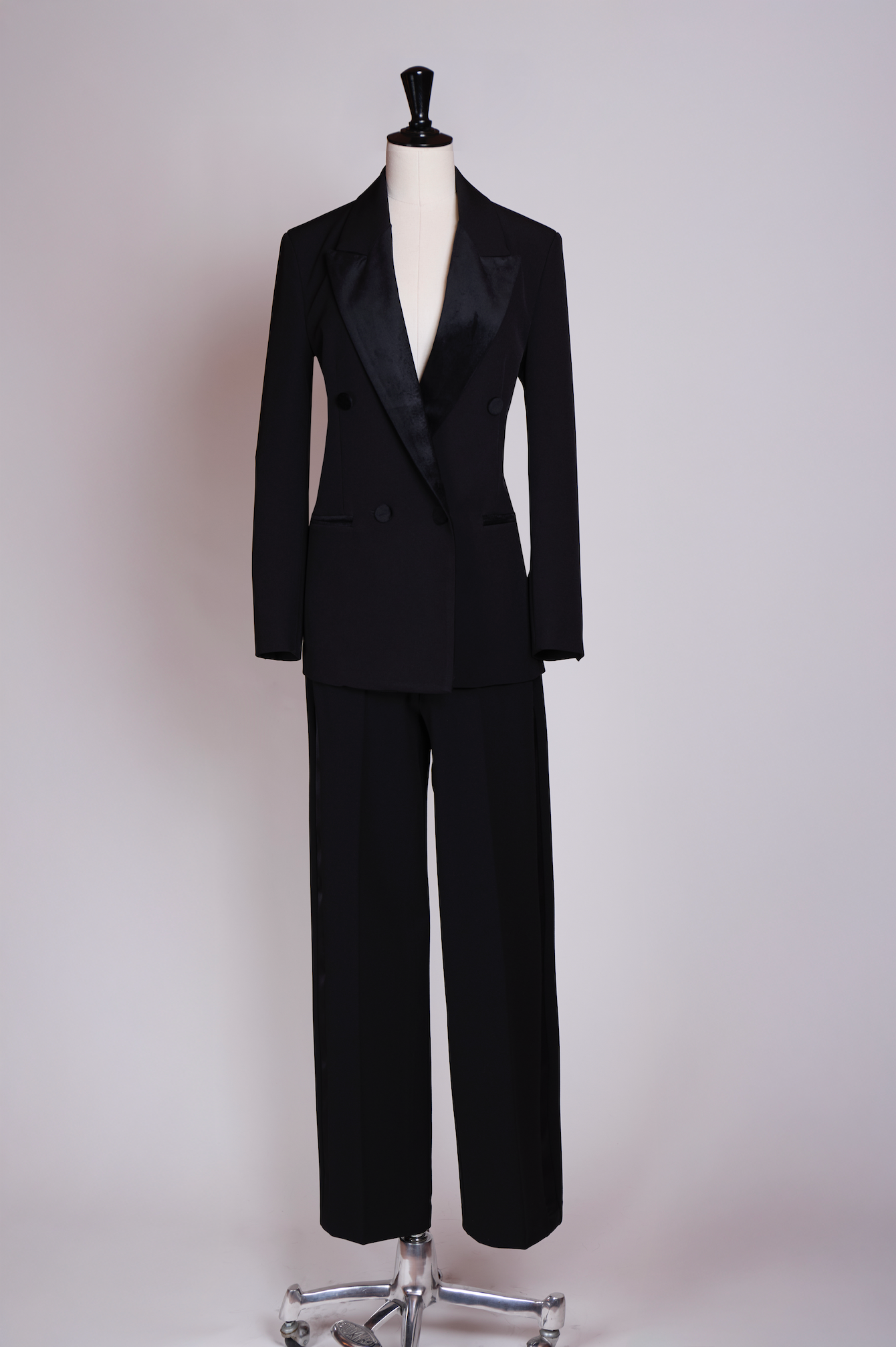 BLAZER NEGRA CRUZADA DETALLE TERCIOPELO VV