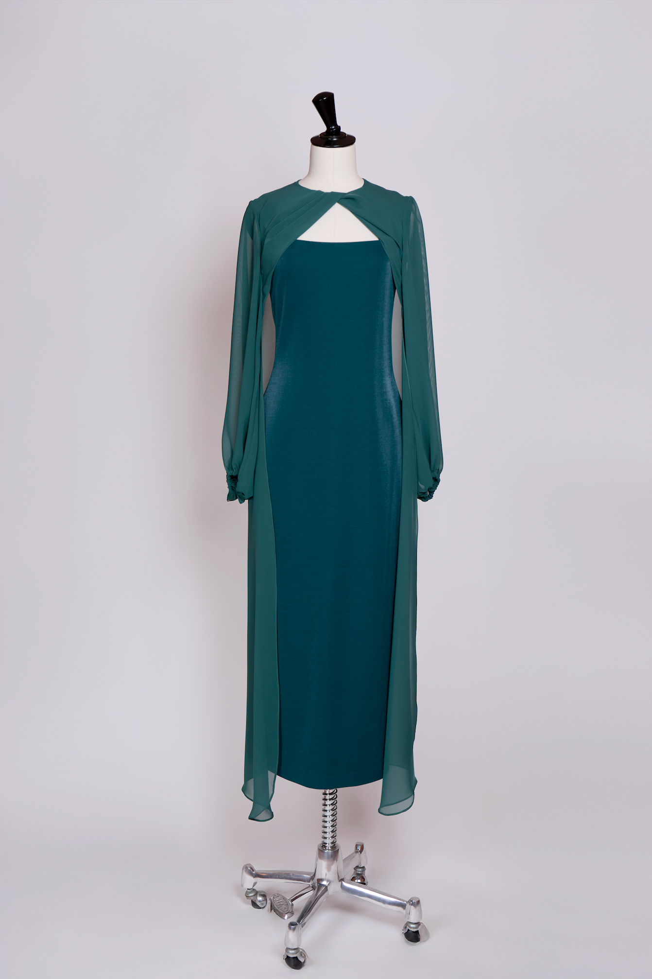 VESTIDO MIDI VERDE CON CAPA