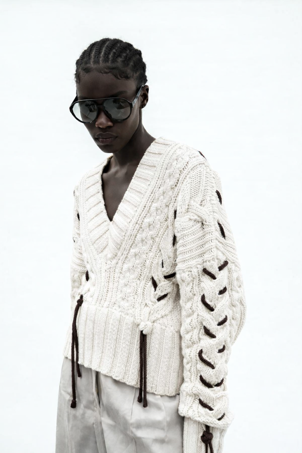 LA ENROLLA SWEATER BLANCO Y MARRON