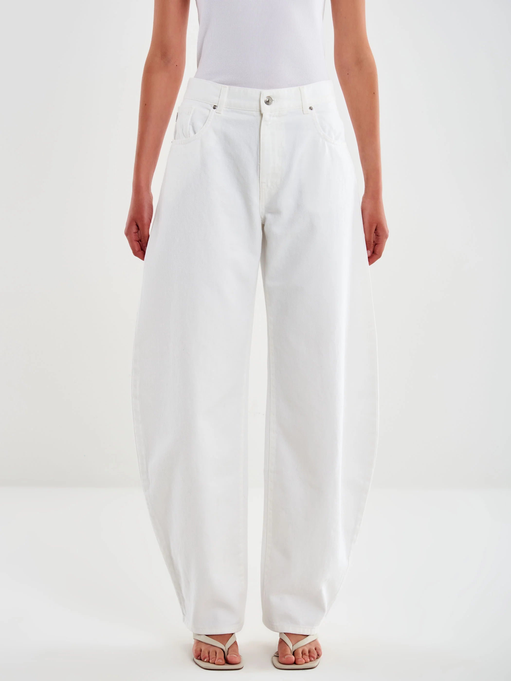 PANTALON BLANCOS BOMBACHO BOTON DOBLADO VV