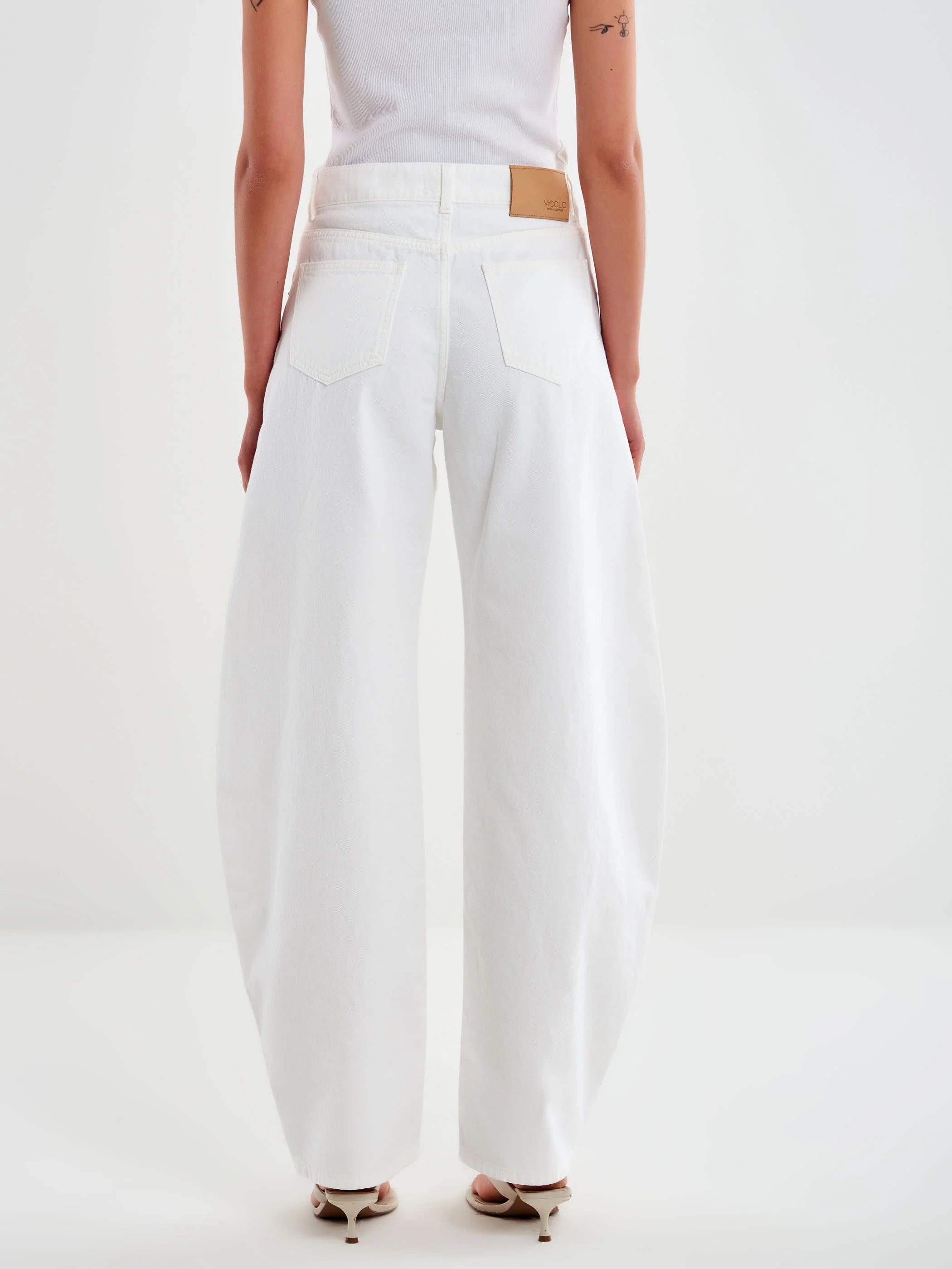 PANTALON BLANCOS BOMBACHO BOTON DOBLADO VV