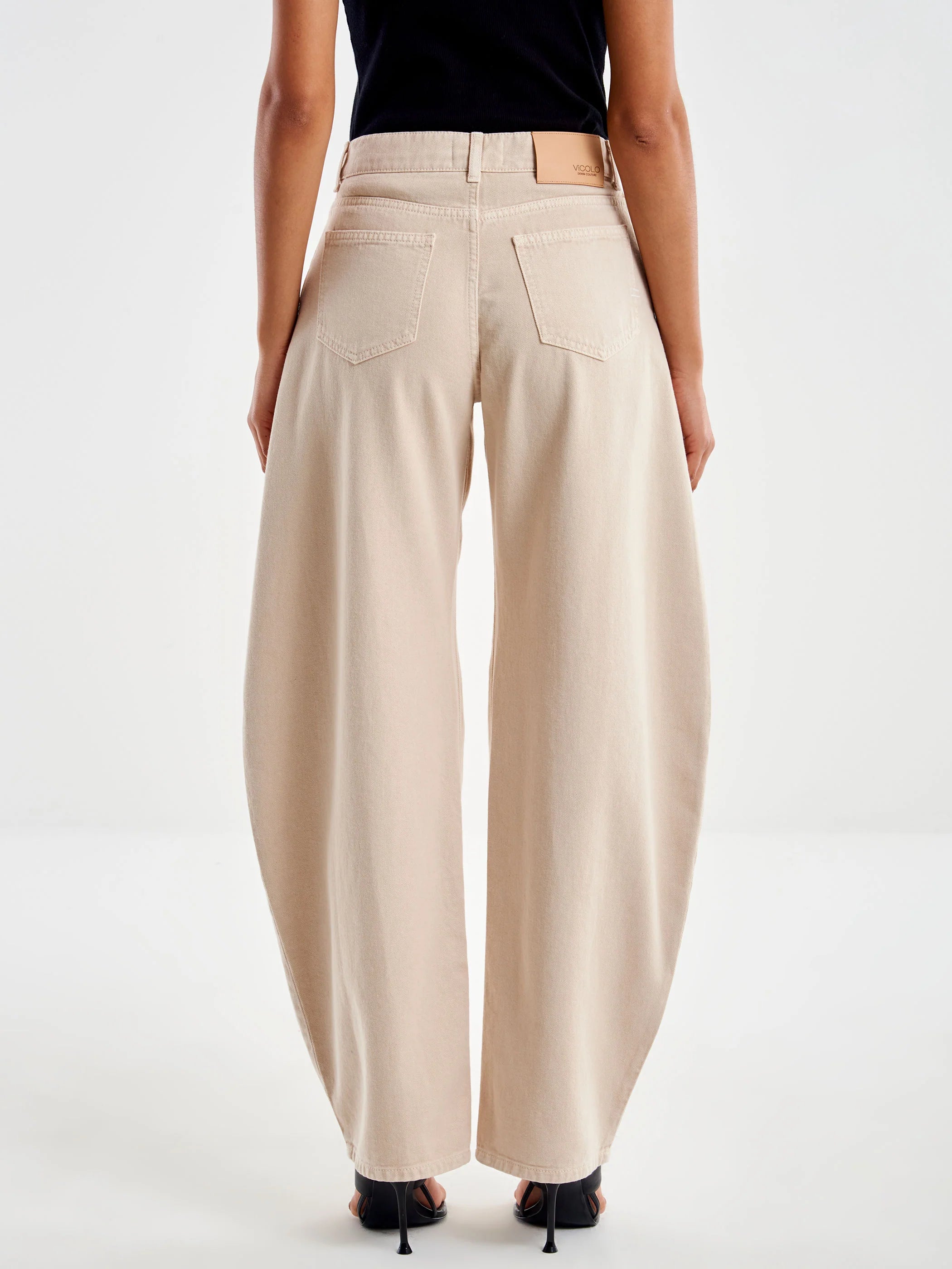 PANTALON BEIGE BOMBACHO BOTON DOBLADO VV