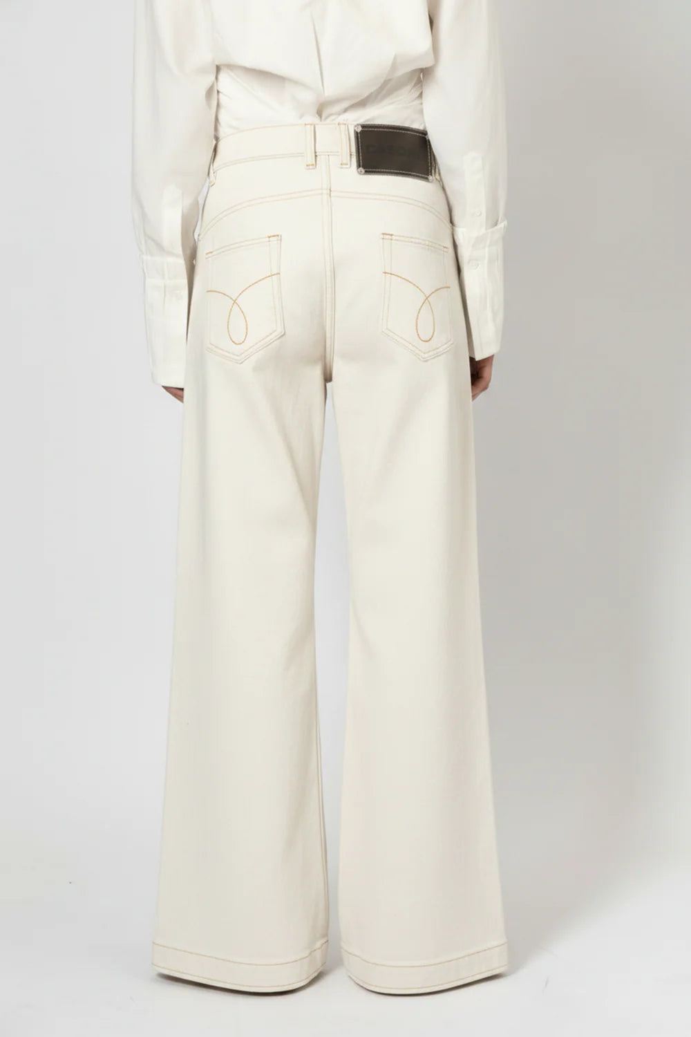 EL RESUELVE JEANS CREMA