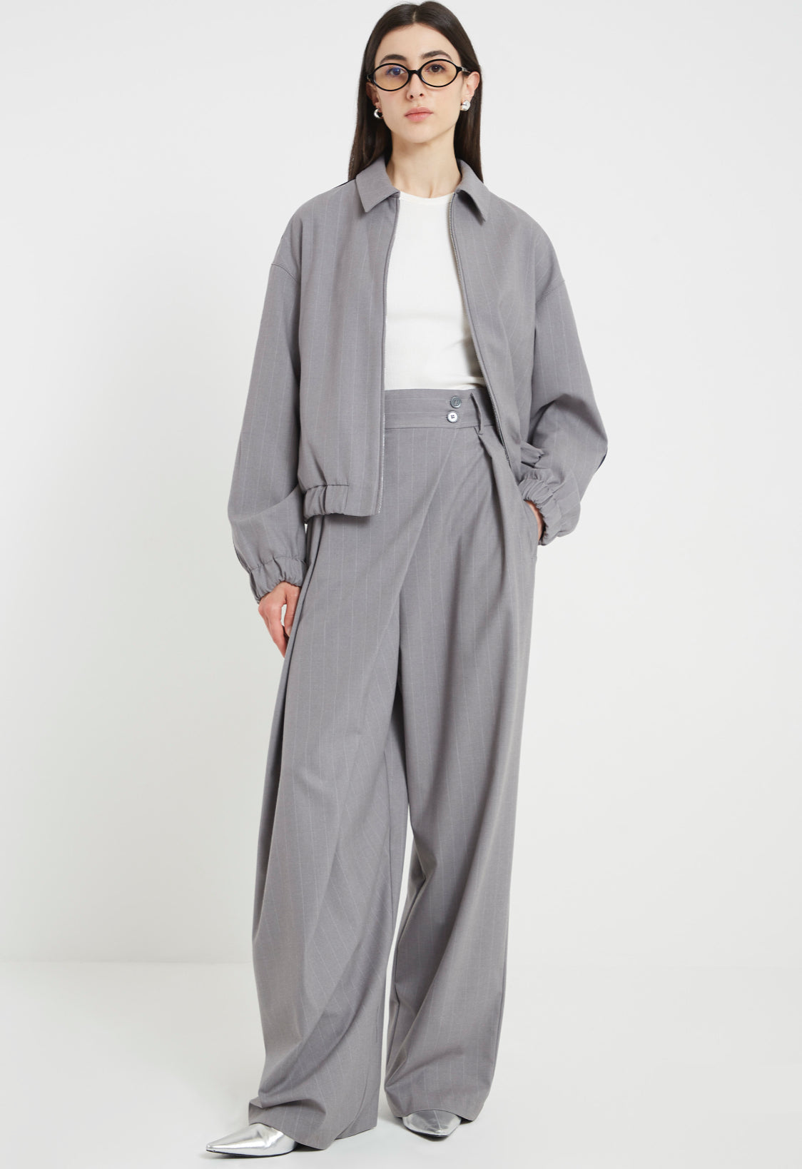 PANTALON GRIS RAYA DIPLOMATICA BLANCA