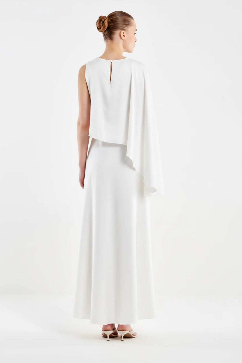 VESTIDO CON CAPA BLANCO