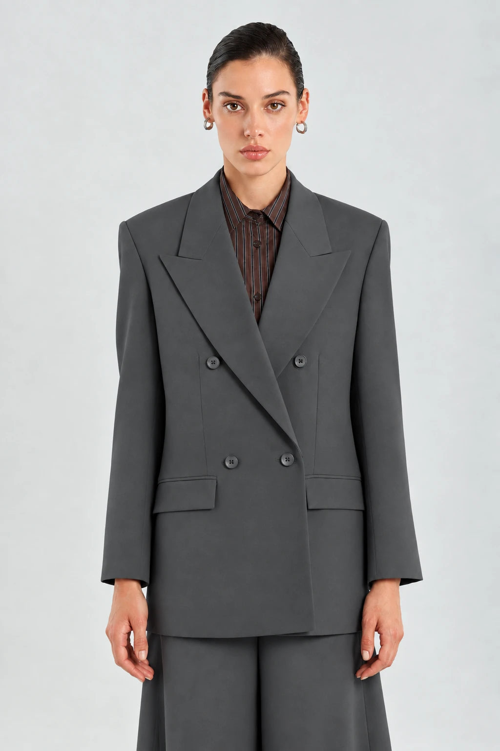 CHAQUETA CRUZADA CON SOLAPA GRIS