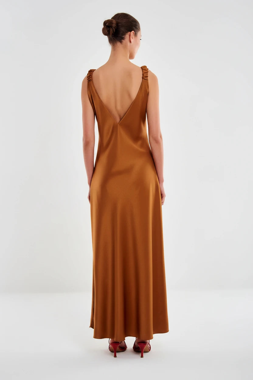 VESTIDO SATINADO COÑAC TIRANTES FRUNCIDOS