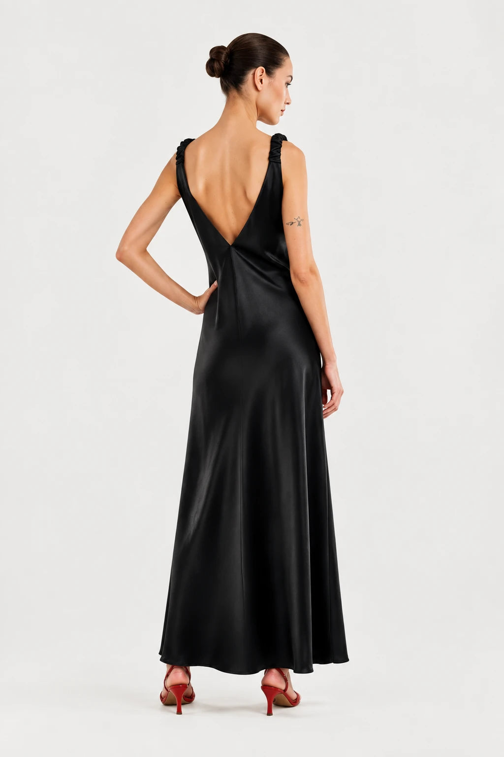 VESTIDO SATINADO NEGRO TIRANTES FRUNCIDOS