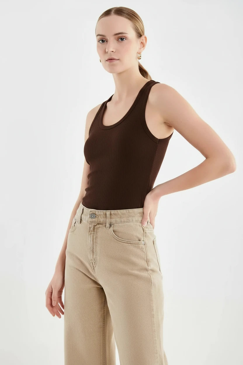 CAMISETA BASICA MARRON