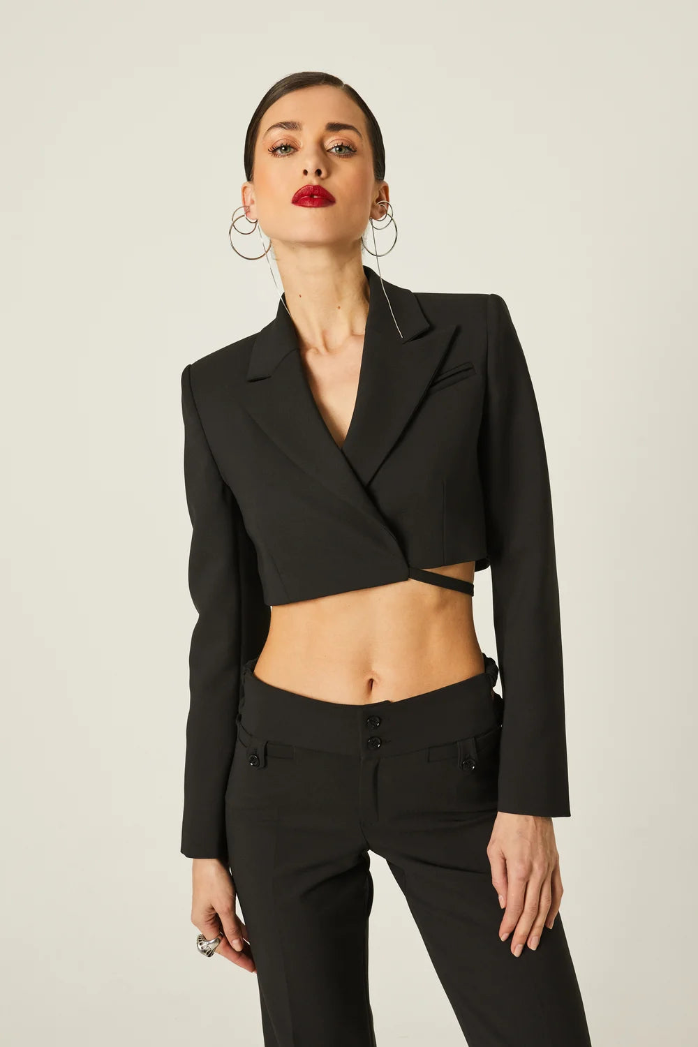 BLAZER CORTA SPELLO NEGRO