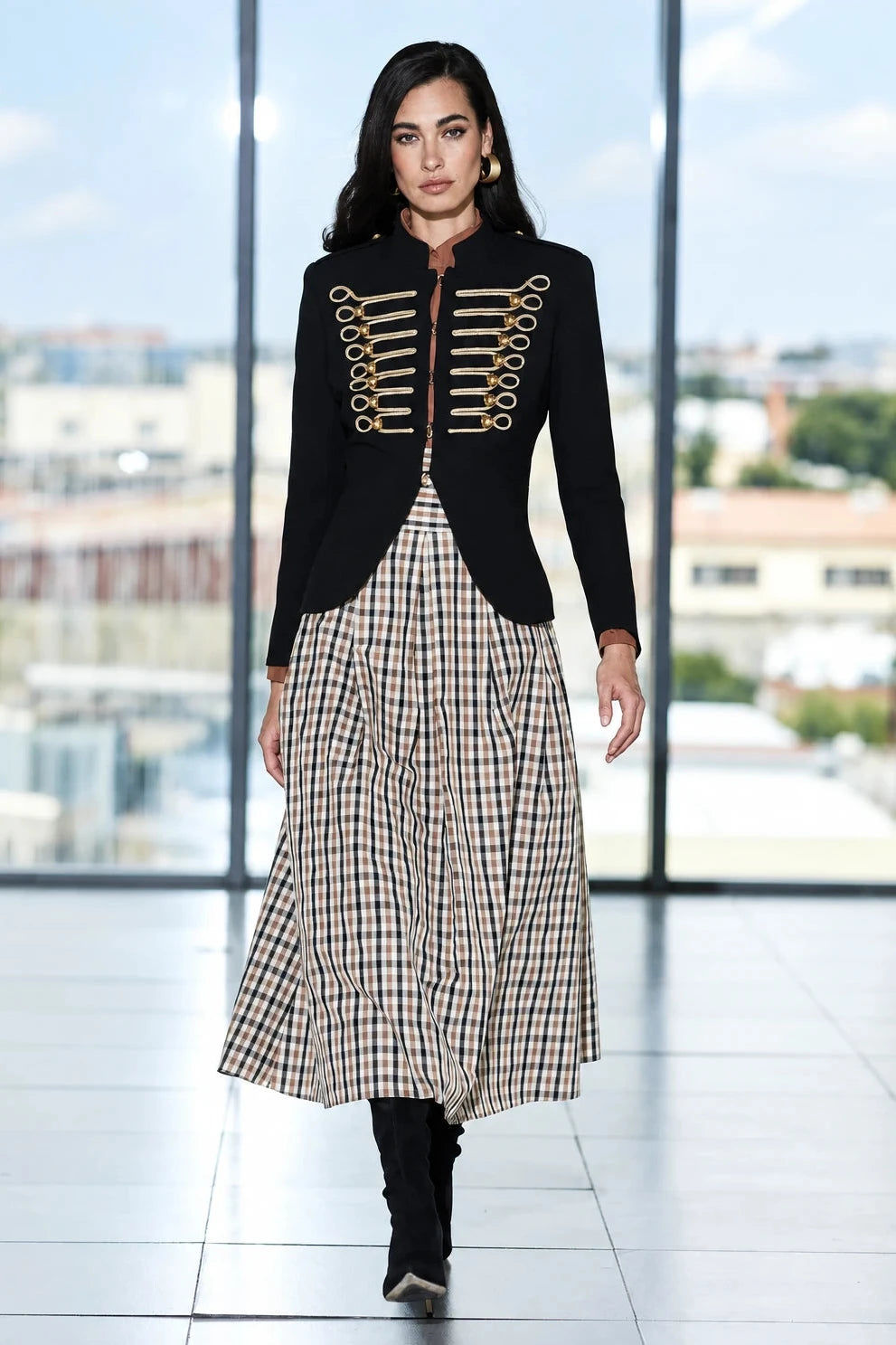 BLAZER BORDADA NEGRA MARTINA - EDICION LIMITADA
