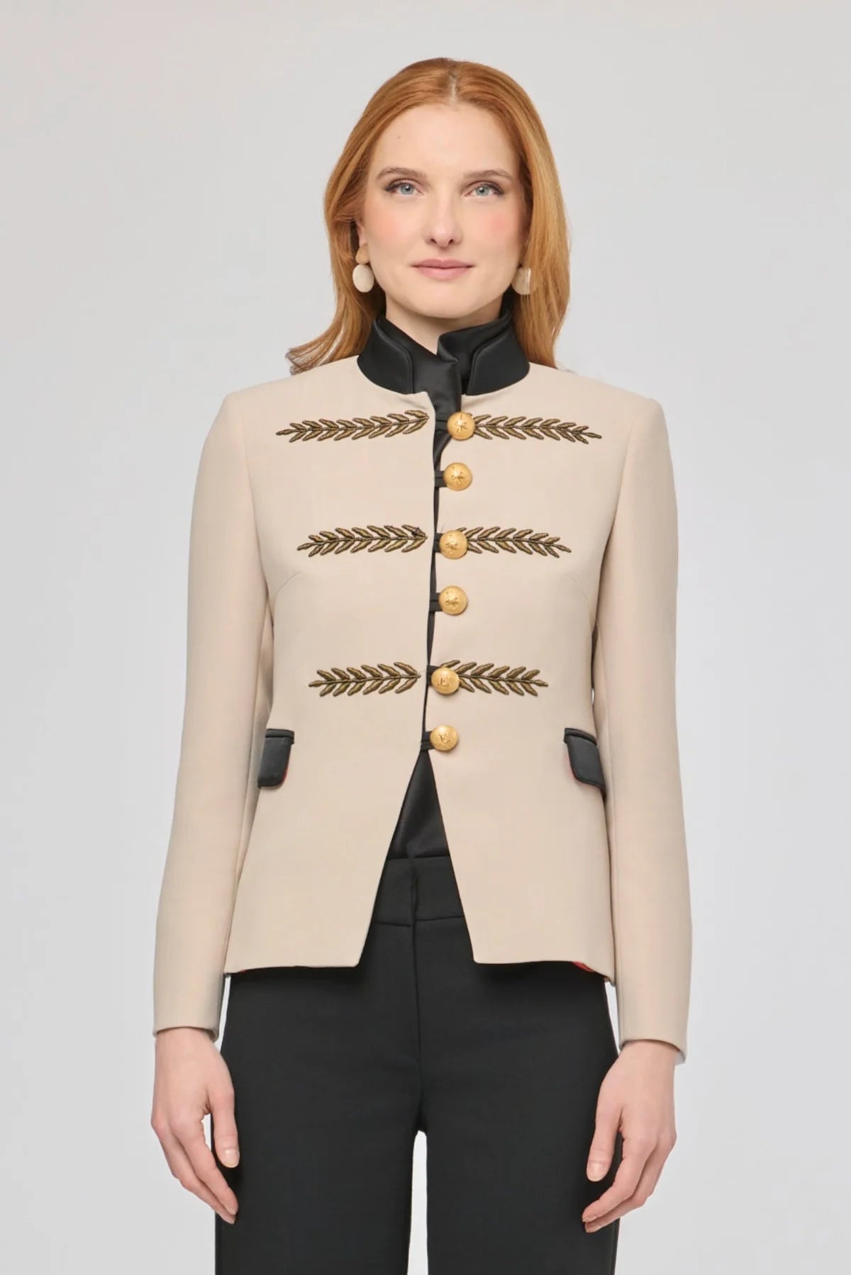 BLAZER CORTA BORDADA BEIGE RENATA GOLD - EDICION LIMITADA