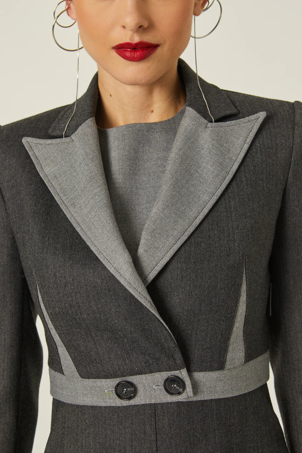 BLAZER CORTA PLANA ESPIGA COMBINADA GRIS