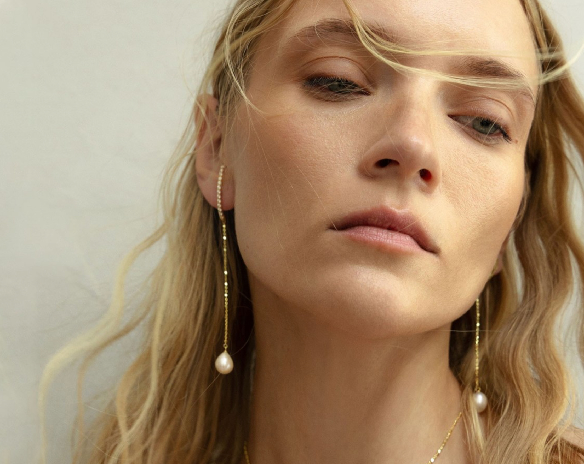 PENDIENTES CON PERLA Y CIRCONITA