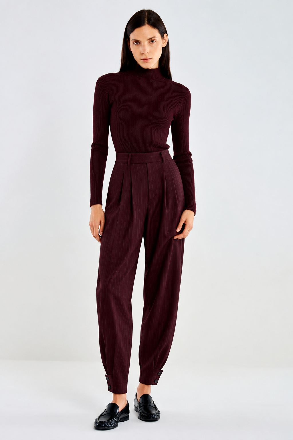 PANTALON PINZAS DETALLE TOBILLO GRANATE