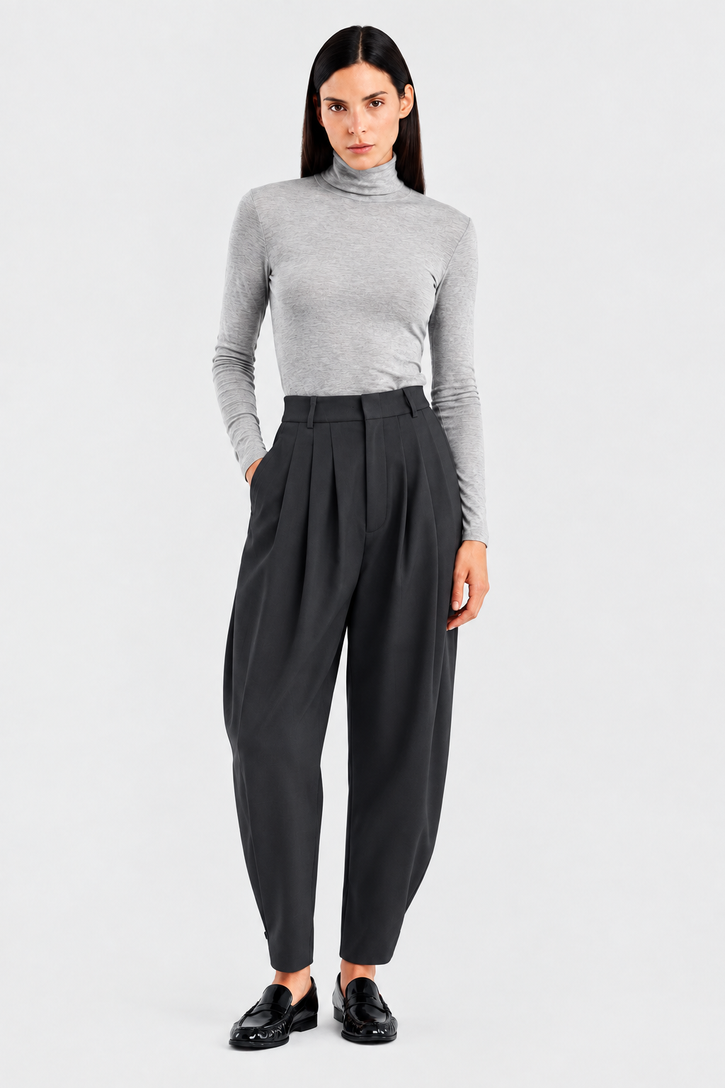 PANTALON PINZAS DETALLE TOBILLO GRIS