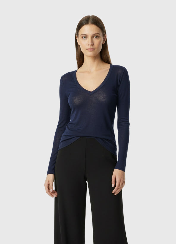 CAMISETA AZUL MANGA LARGA EN PICO VV