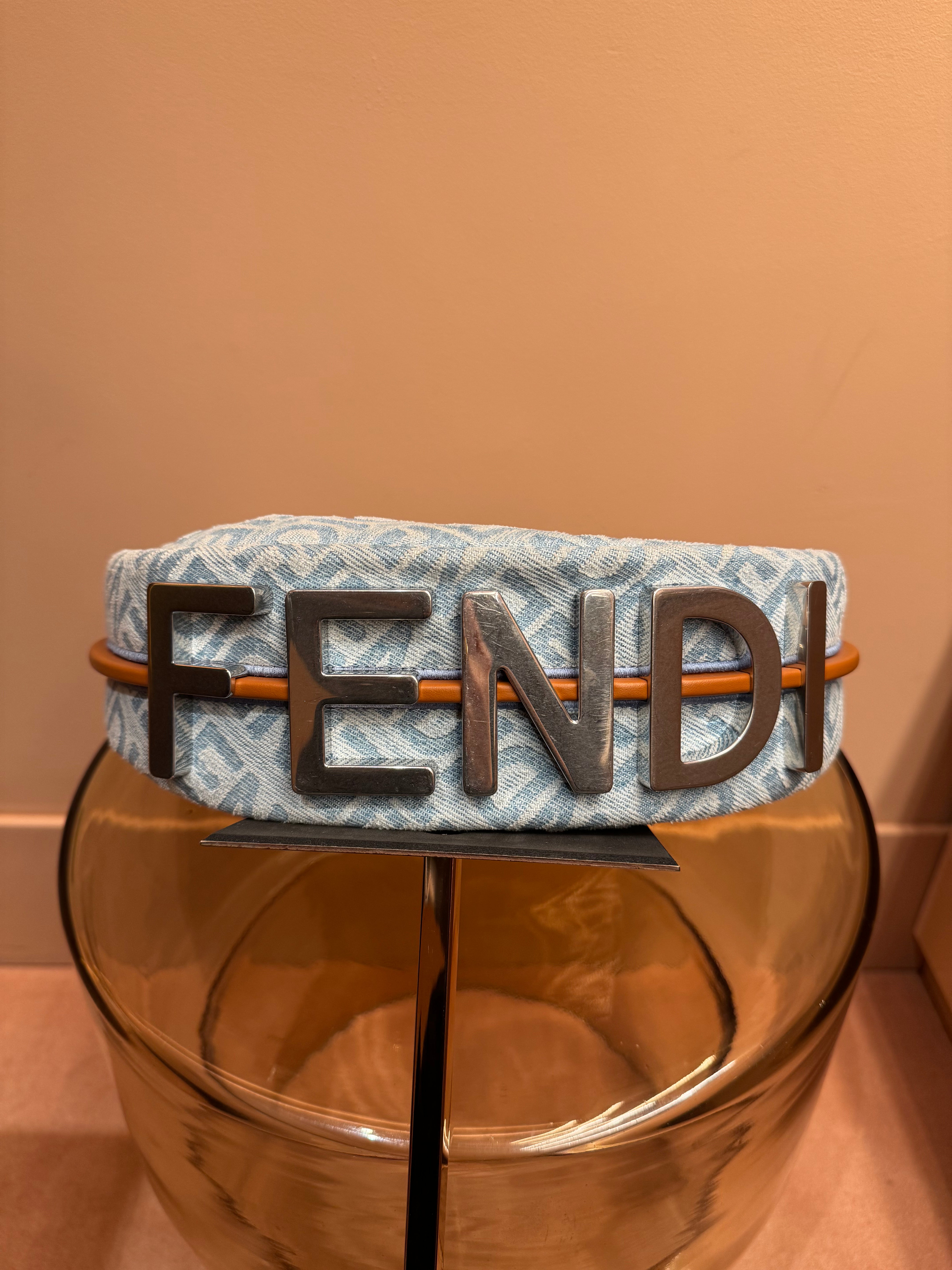 HOBO FENDIGRAPHY DENIM EN AZUL DE FENDI