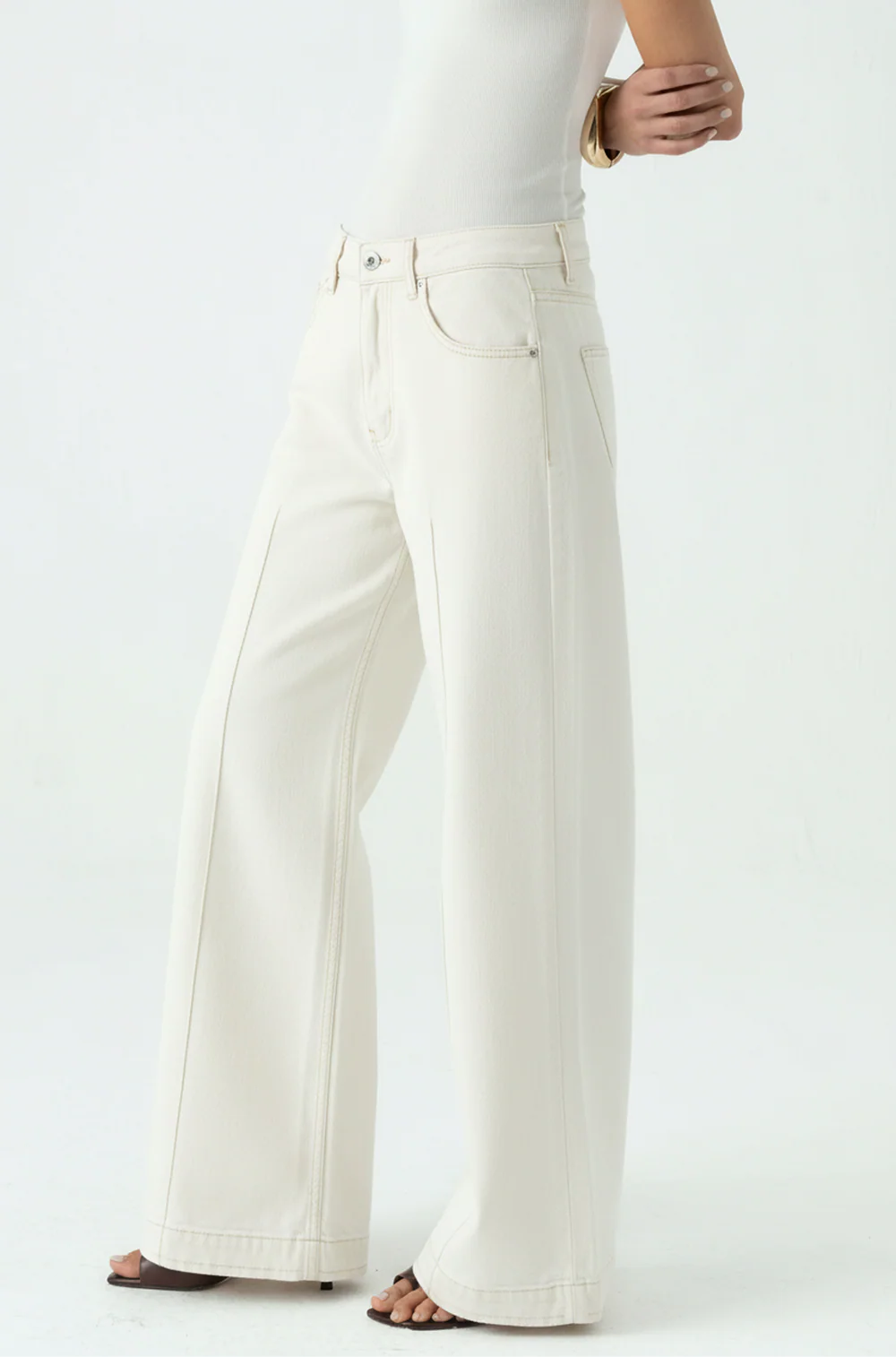 EL RESUELVE JEANS CREMA