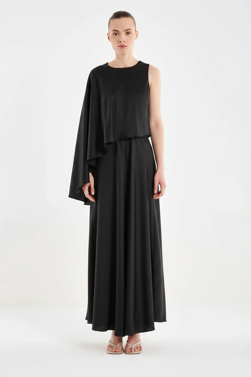 VESTIDO CON CAPA NEGRO