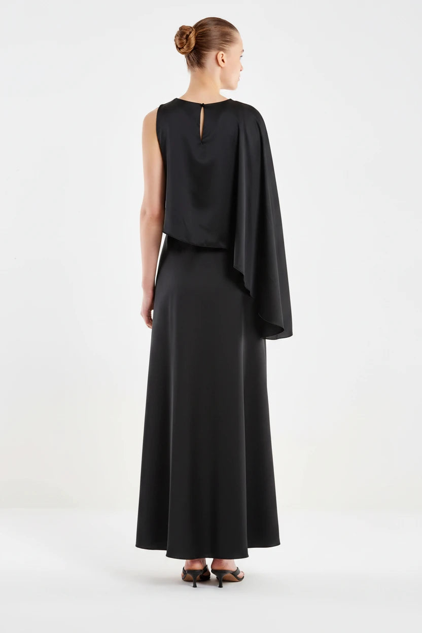 VESTIDO CON CAPA NEGRO