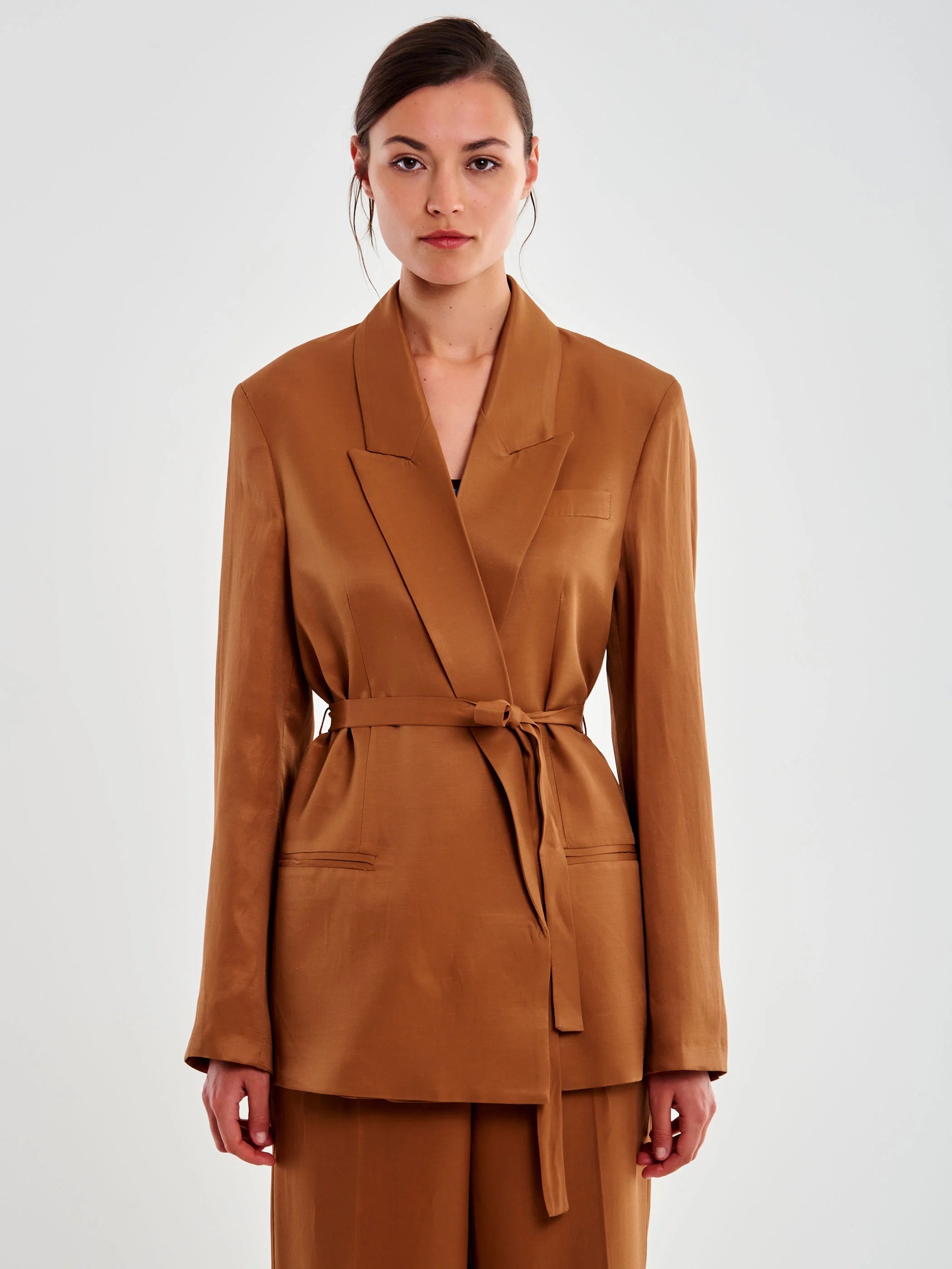BLAZER BEIGE CON CINTURON VV