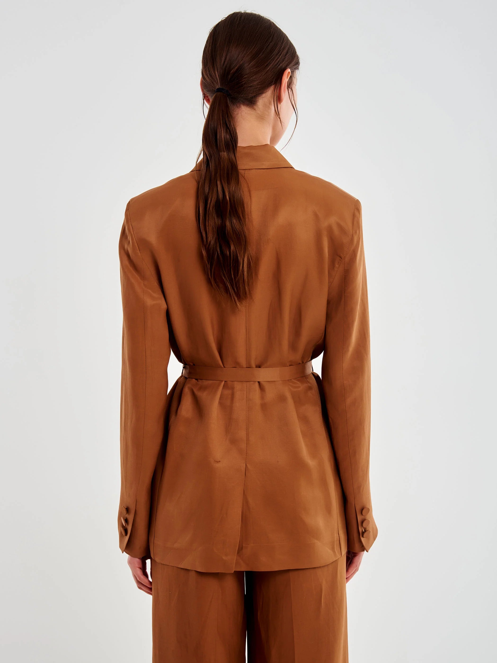 BLAZER BEIGE CON CINTURON VV