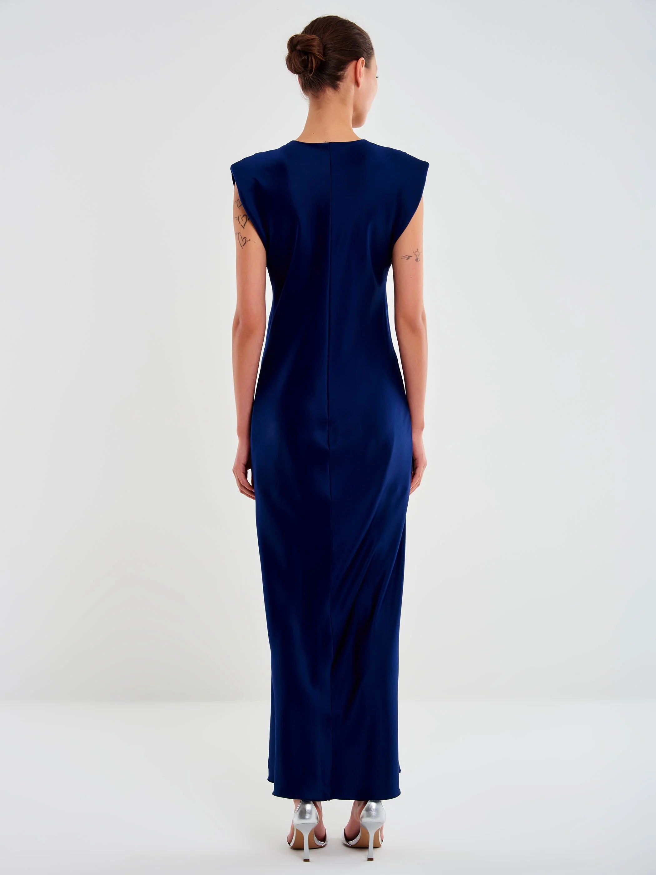 VESTIDO SATINADO HOMBRERAS MANGAS AZUL MARINO VV
