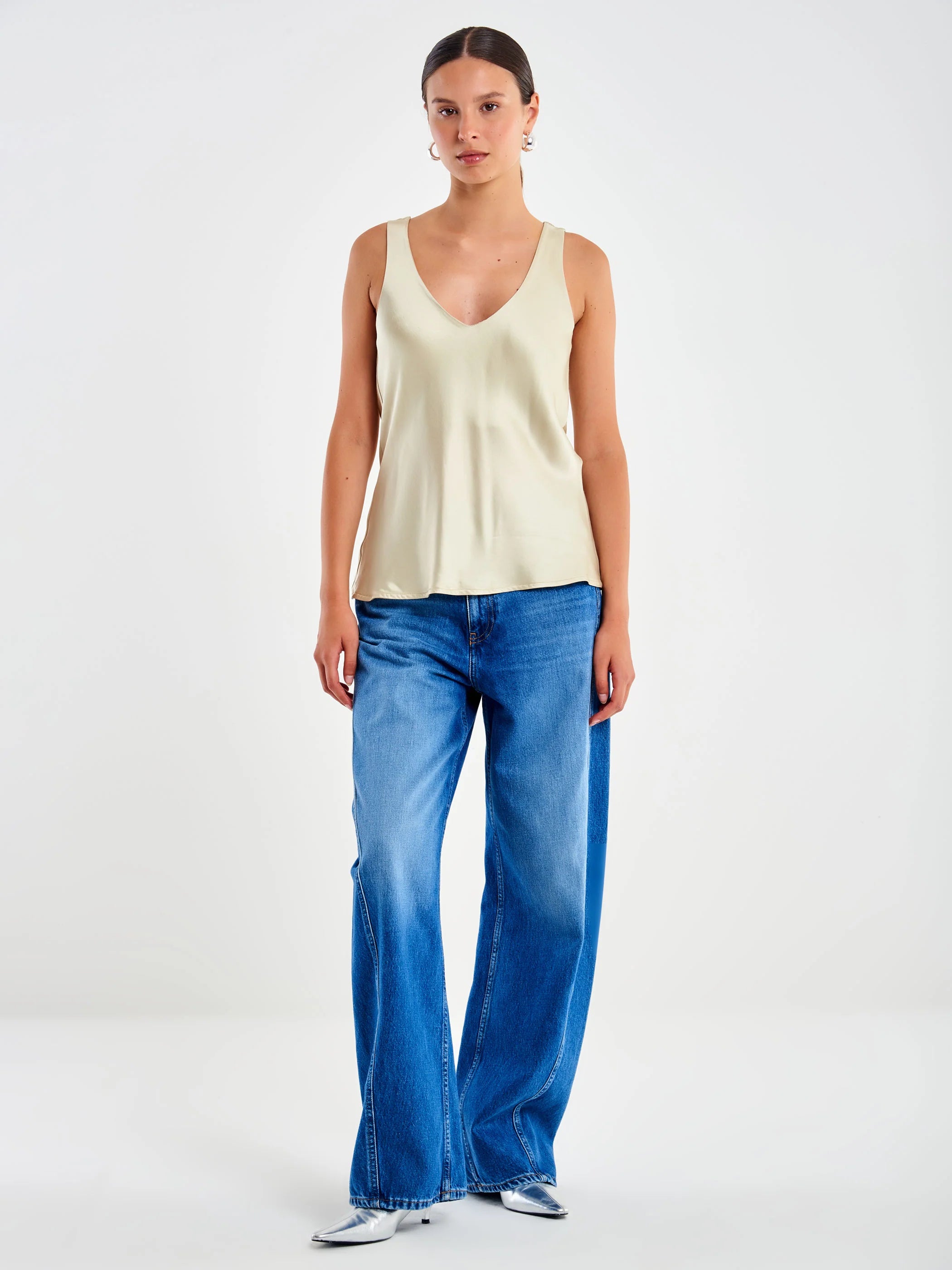 TOP SATINADO BEIGE TIRANTES VV