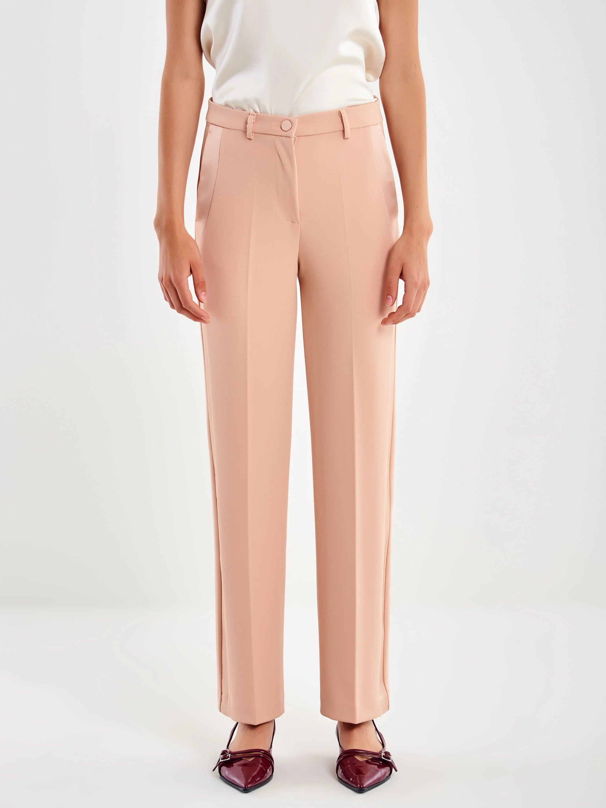PANTALON ROSA MAQUILLAJE RECTO DETALLE SATINADO LATERAL VV